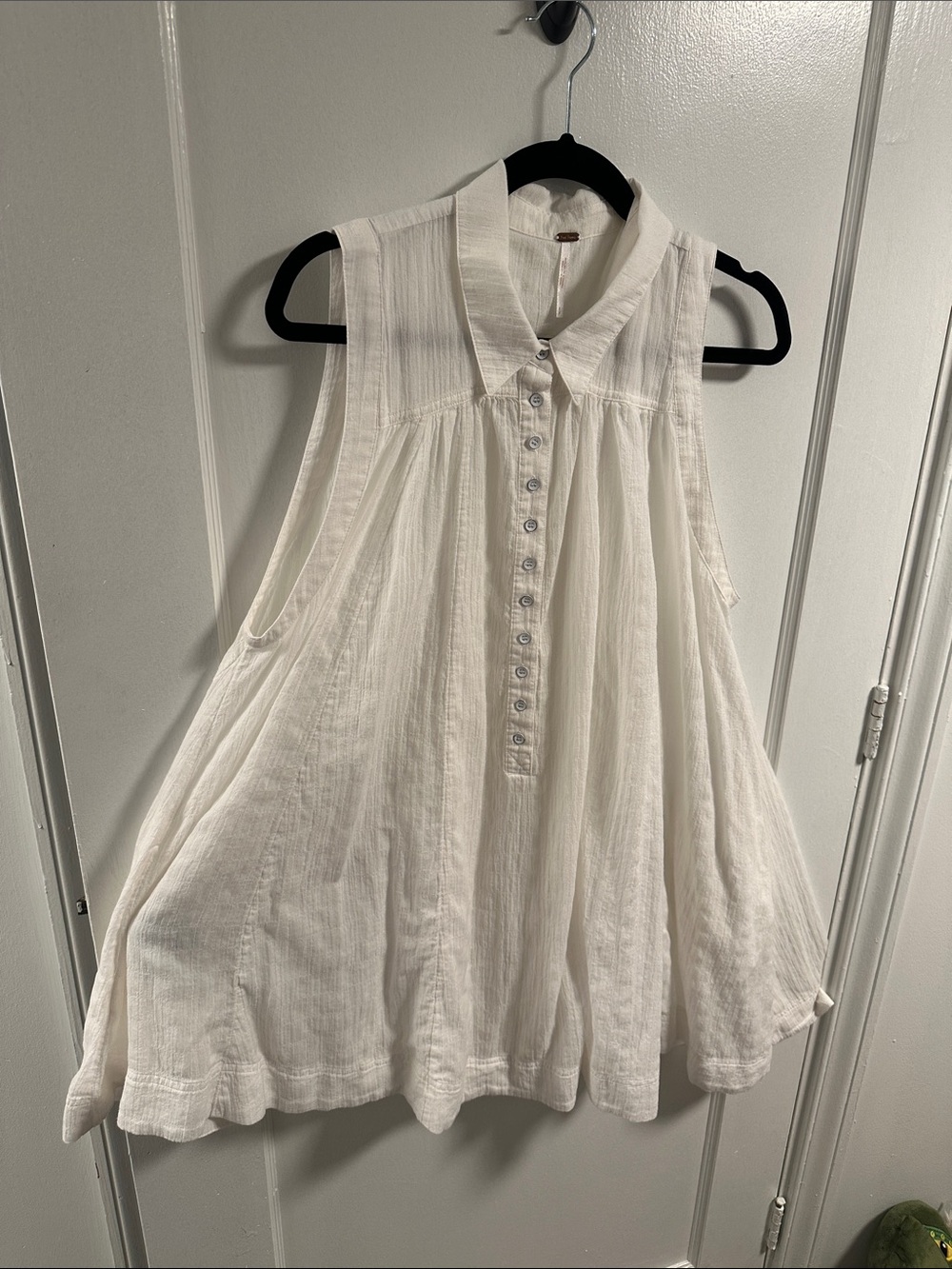 Free People White Sleeveless Button-Front Collared Swing Top/Tunic